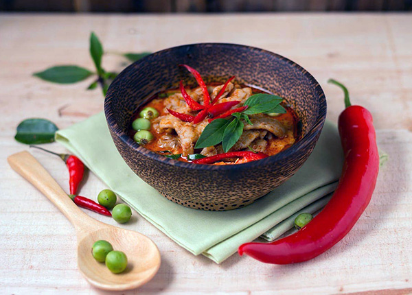 Il n'est pas recommandé de manger des plats épicés.