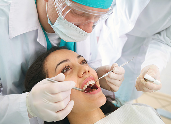 Il n'est pas recommandé de consulter le dentiste après le Botox.