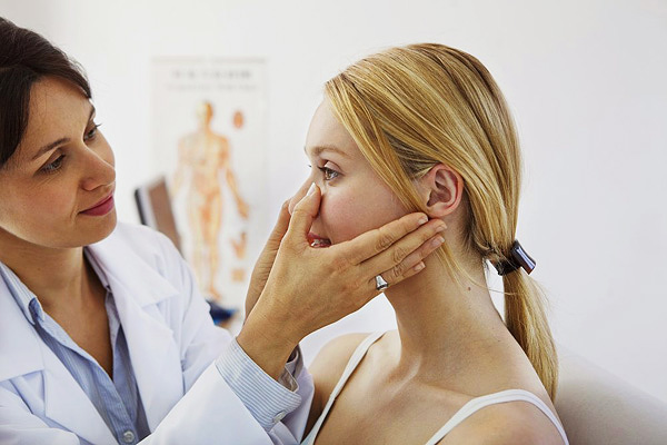 Les erreurs commises lors de l'examen initial du visage du patient peuvent conduire à des défauts d'expressions faciales après un traitement par botulinum