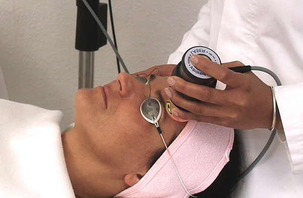 La biorevitalisation au laser n’est possible que 2 semaines après les injections de Botox.
