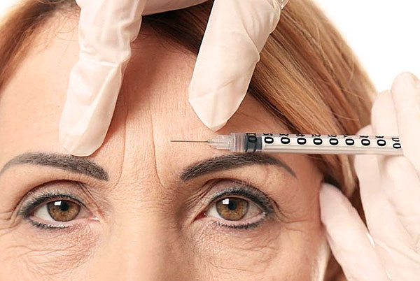 Nous découvrons à quel point le Botox est efficace pour éliminer les rides des sourcils ...